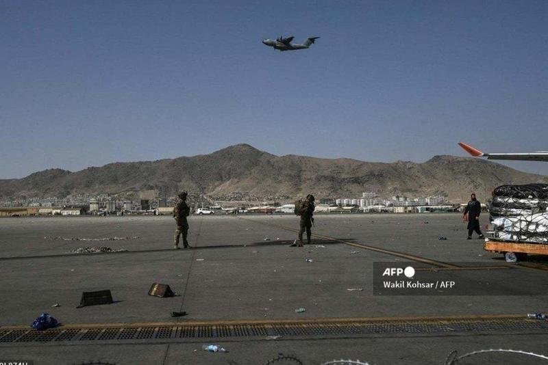  Un avión militar en Kabul - obtenido de 24 horas 