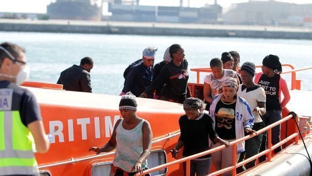  Ascienden-inmigrantes-rescatados-sabado-Andalucia_EDIIMA20171021_0516_4 