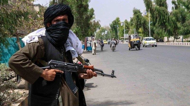  Talibanes patrullan las calles de Kandahar, Afganistán 