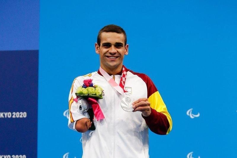  Oscar Salguero recibiendo la medalla de plata. - Juegos Paralímpicos 2020. 