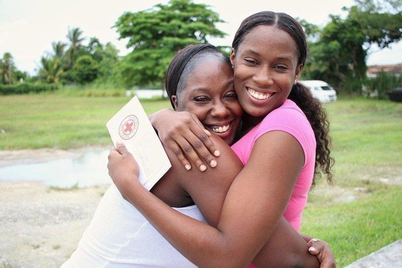  Familiares se rencuentran tras el huracán en Bahamas 