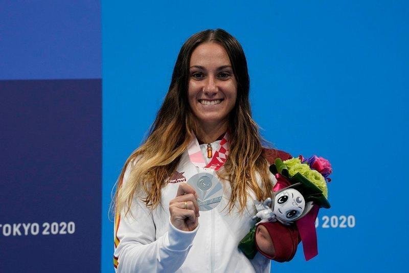  Sarai Gascón con su medalla 