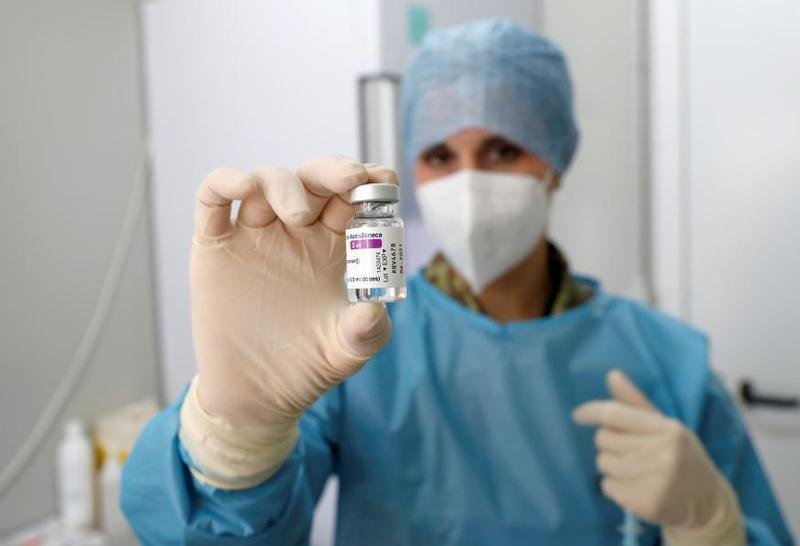  La vacuna AstraZeneca sigue administrándose en España. 