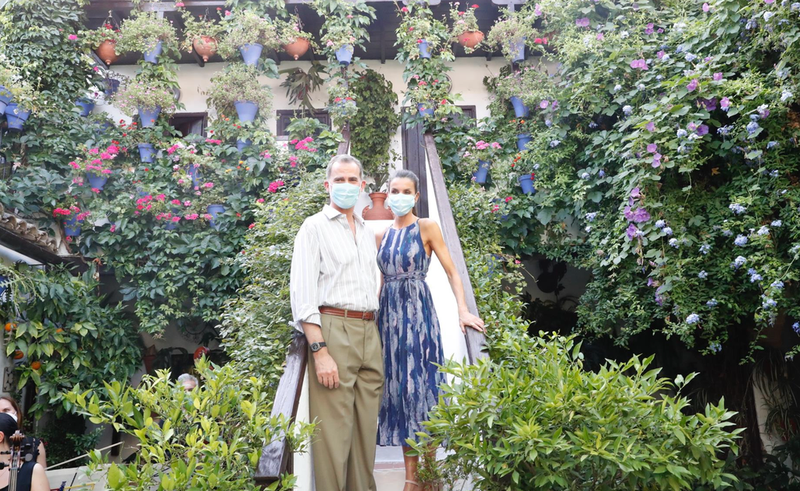  Archivo - Los Reyes de España, Felipe VI y Doña Letizia, en una visita a los patios de Córdoba el año pasado. - CASA DE S.M EL REY /FRANCISCO GOMEZ / FRANCISCO GO 