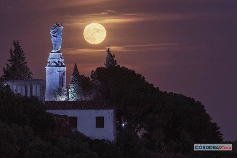  Luna llena desde Las Ermitas de Córdoba. | José León. 