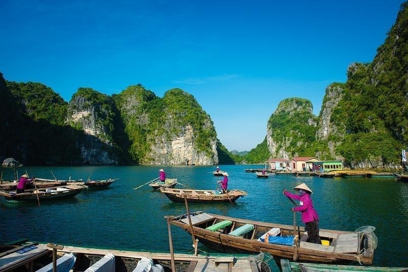  Bahía De Halong Vietnam. Pixabay 