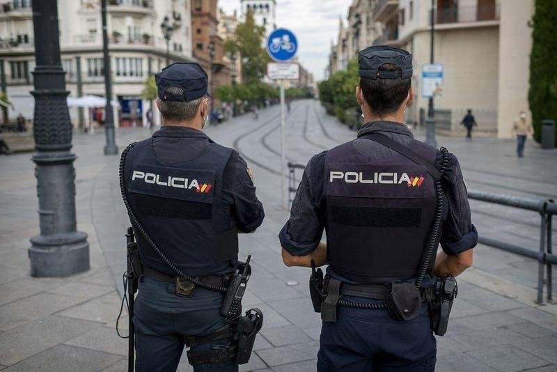 Sevilla/03-11-2020: Agentes de policía nacional en el centro de Sevilla, durante labores rutinarias de vigilancia.
FOTO: PACO PUENTES/EL PAIS
