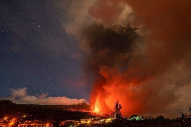  Volcán en erupción en La Palma. Twitter 