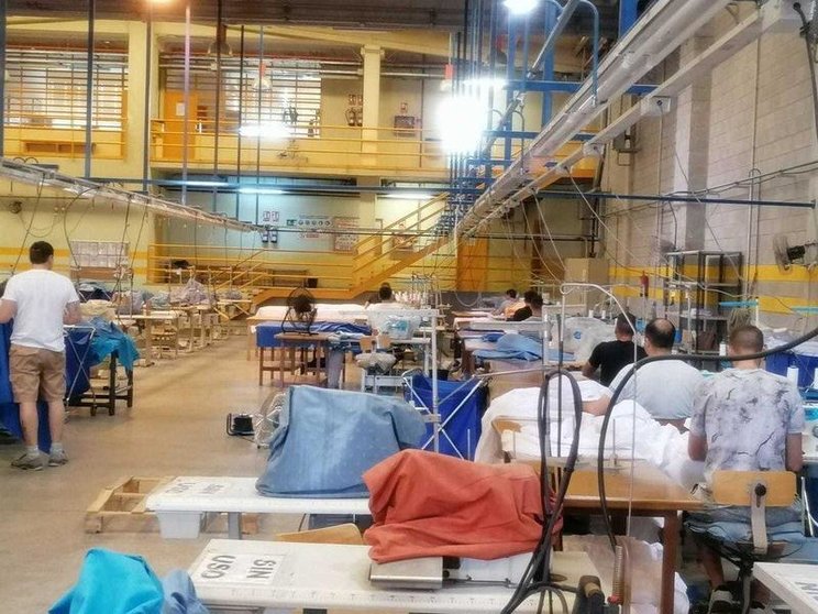  Internos de la prisión de Córdoba confeccionan equipos de protección 