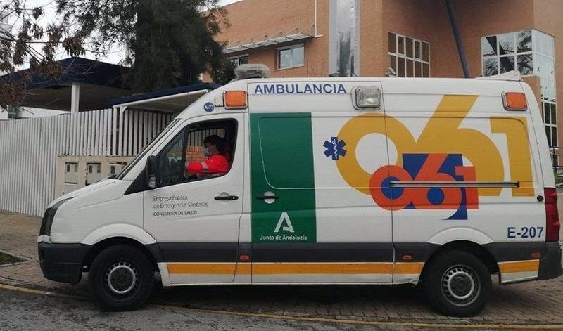  Una ambulancia de EPES - JUNTA DE ANDALUCÍA - Archivo 