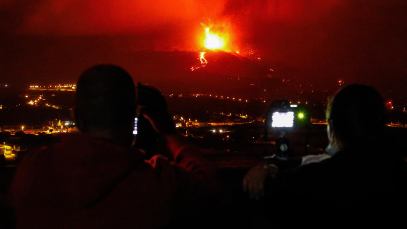  Volcán de La Palma por la noche, en La Palma, a 22 de septiembre de 2021, en La Palma - Kike Rincón - Europa Press 