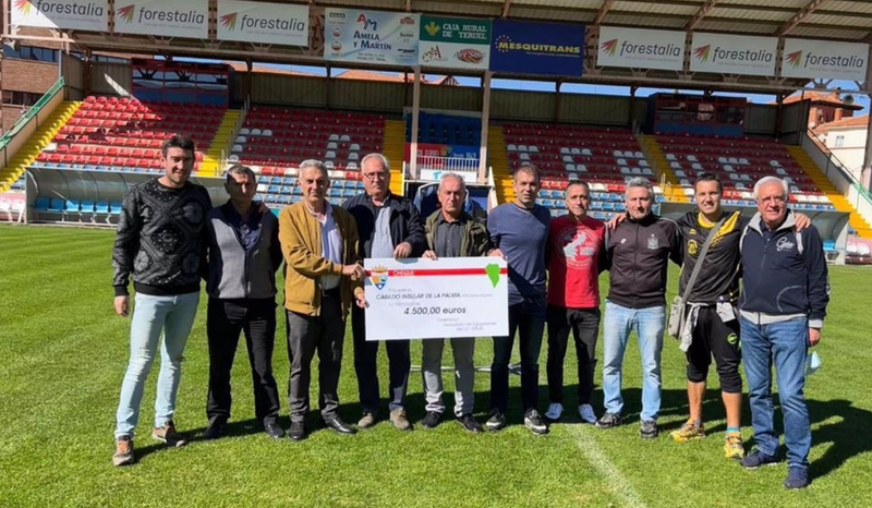 <p> La Asociación de Ex Jugadores del CD Teruel donará a La Palma 4.500 euros recaudados en un partido benéfico. - AYUNTAMIENTO DE TERUEL </p>