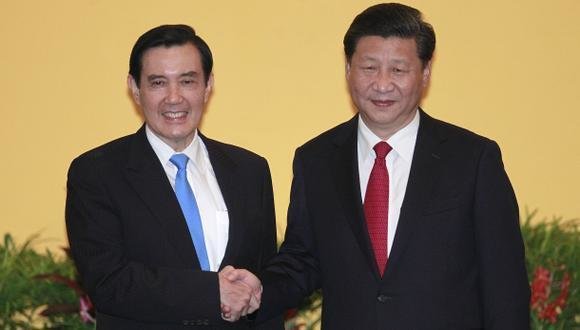 <p> El apretón de manos hostórico entre el presidente de Taiwán y Xi Jinping, presidente de China en 2015 </p>