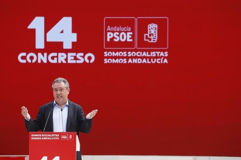 <p> El secretario general del PSOE-A, Juan Espadas, interviene en la clausura del XIV Congreso del PSOE-A, en Torremolinos (Málaga). </p>