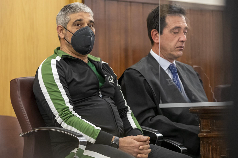 <p> Bernardo Montoya, acusado de la agresión sexual y asesinato de Laura Luelmo, en la sala de la Audiencia de Huelva. - A. Pérez - Europa Press </p>