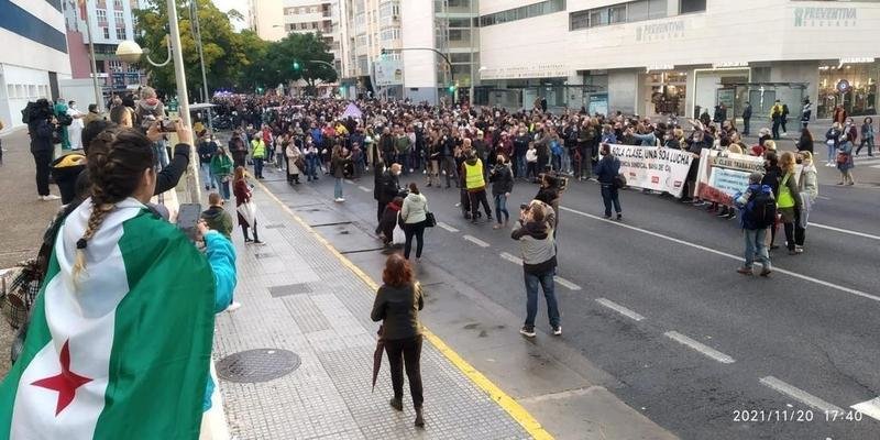 <p> Manifestantes de la Huelga del Metal en Cádiz, frente al Hospital Puerta del Mar - Vicente Borrego Castro </p>