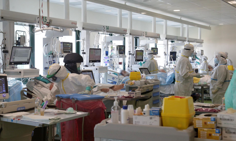 <p> Archivo - Pacientes con COVID-19 en una UCI en un hospital en Bolonia - BRANCOLINI/FOTOGRAMMA / ZUMA PRESS / CONTACTOPHOTO </p>