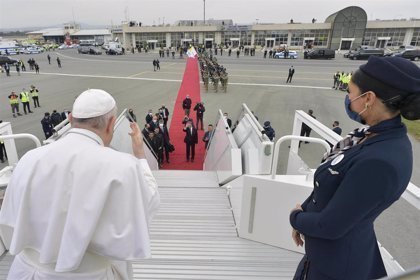 <p> El Papa Francisco llegando a Grecia </p>