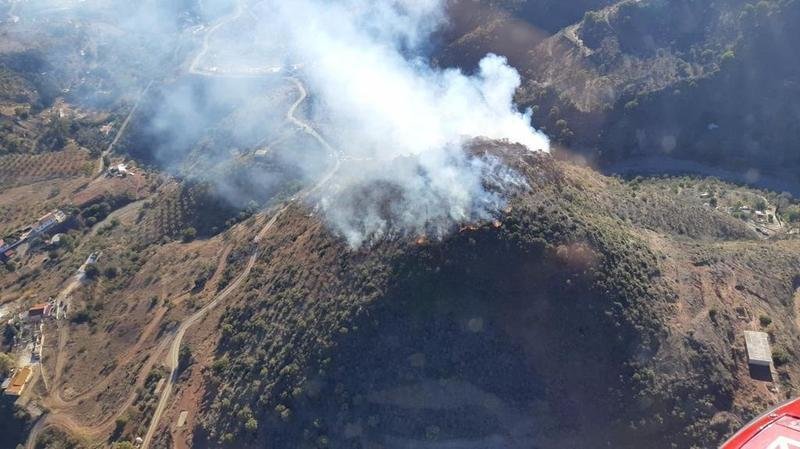 <p> Incendio forestal en Cártama </p>