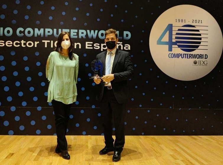 <p> Sergio Peinado Director de Transformación digital y tecnología de Correos recoge premio Computer World </p>