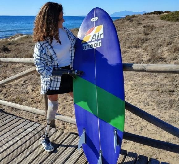 <p> Sarah Almagro, subcampeona del surf adaptado </p>