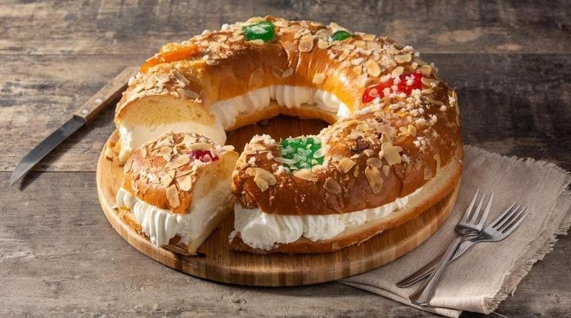 <p> El Roscón de Reyes puede no estar relleno de nata. </p>