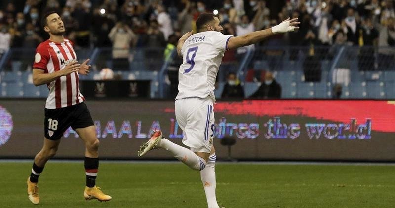 <p> Benzema celebrando el gol de penalti </p>
