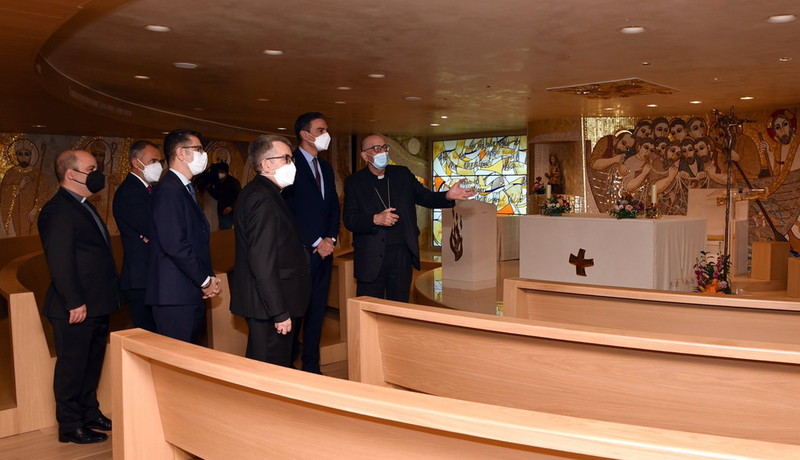 <p> Sánchez, primer presidente de la democracia que visita la sede de la Conferencia Episcopal Española - CEE </p>