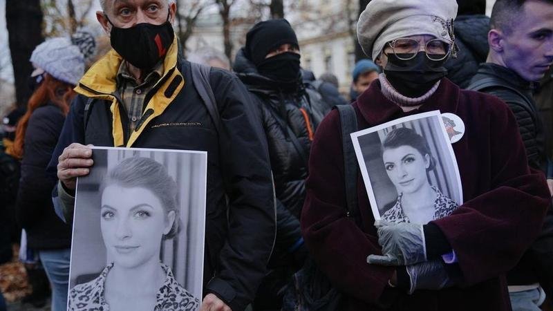 <p> La manifestación en Polonia tras la muerte de una embarazada a la que se le negó el aborto en Noviembre </p>