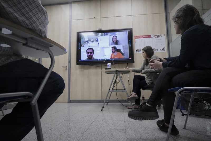 <p> Tres alumnos reciben una clase en la Academia de Inglés American Language Academy en Madrid - Jesús Hellín - Europa Press </p>