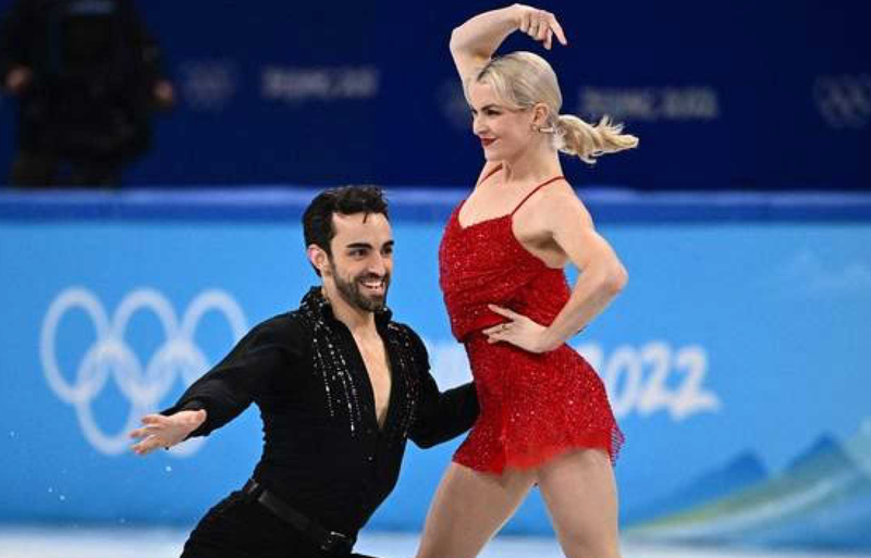 <p> Juegos Olímpicos Pekín 2022 Olivia Smart y Adrián Díaz avazan novenos a la final de danza sobre hielo </p>