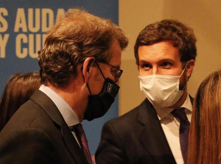 <p> El presidente de la Xunta de Galicia, Alberto Núñez-Feijóo (i) y el presidente del PP, Pablo Casado(d) </p>