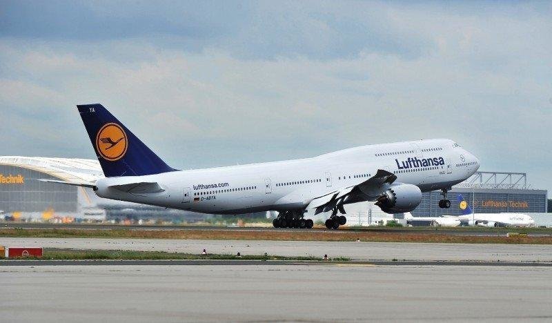 <p> Avión de Lufthansa </p>