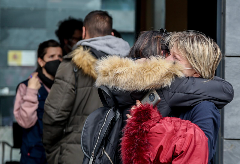 <p> Dos mujeres ucranianas se abrazan a su llegada al Centro de Recepción, Atención y Derivación de acogida de desplazados de Ucrania - Ricardo Rubio - Europa Press </p>