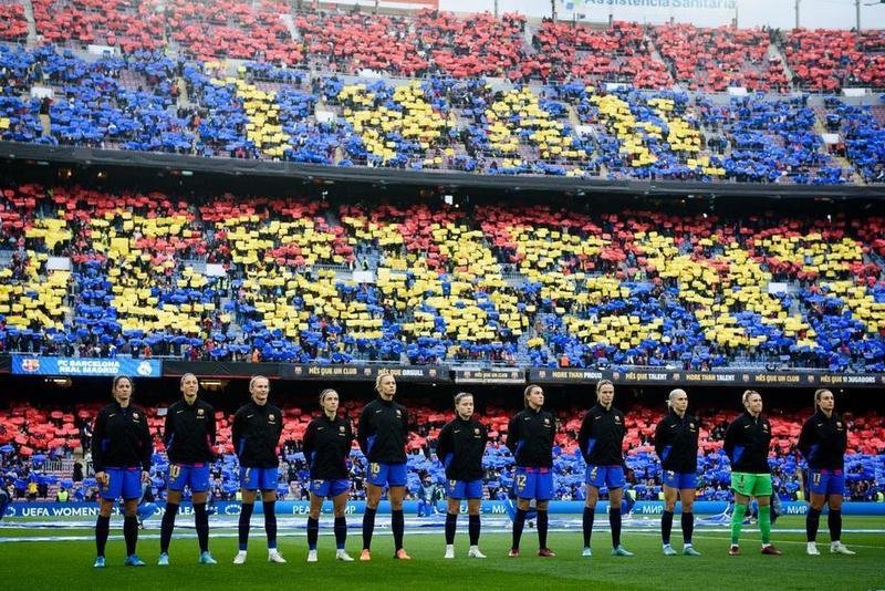 <p> Imagen de un partido histórico para fútbol femenino, el duelo entre Barcelona-Madrid en el Camp Nou. Fuente: FC Barcelona </p>