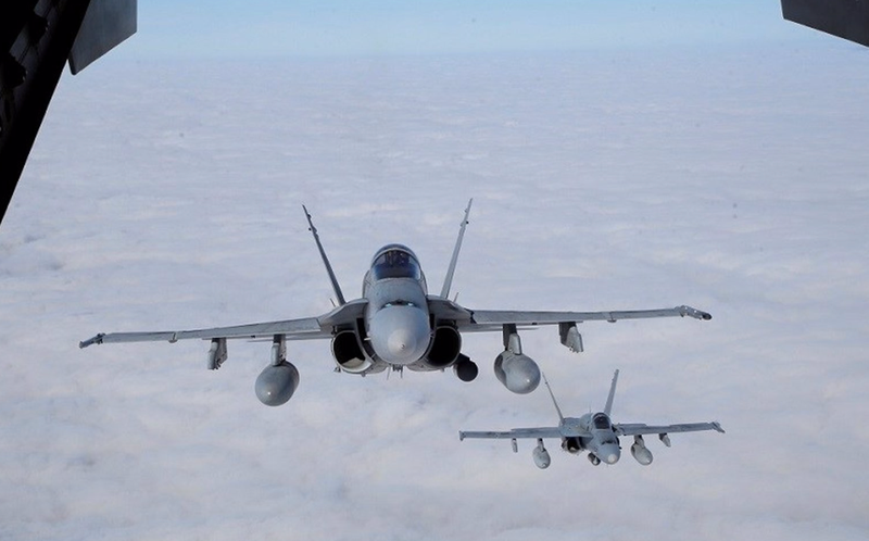 <p> Avión de combate F-18 del Ejército del Aire - EMAD </p>
