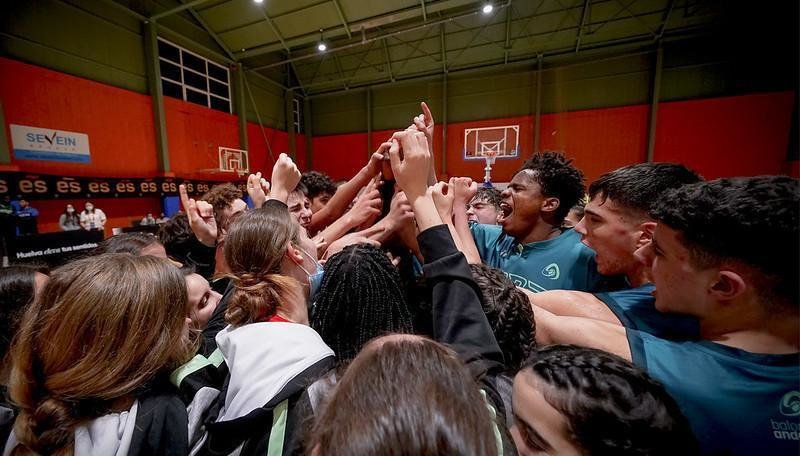 <p> Semifinales de los Ctos. de España de SS.AA. para Andalucía de baloncesto </p>