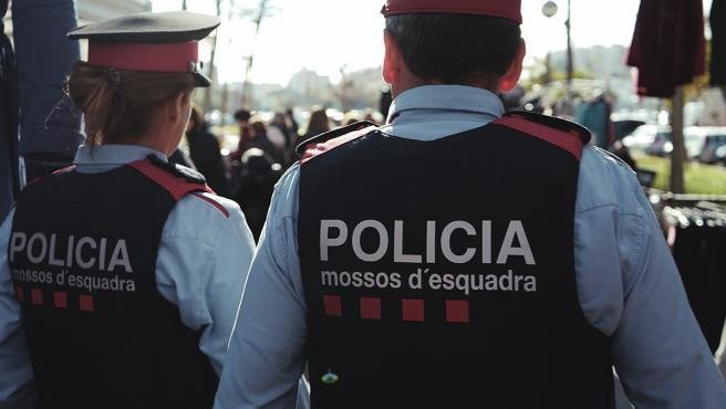 <p> dos mossos desquadra </p>
