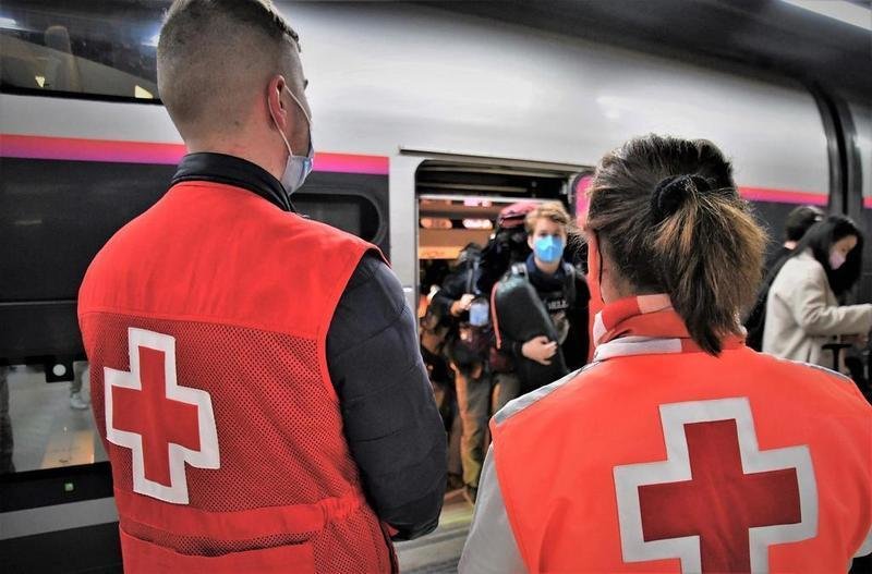 <p> Ucrania.- Intentan llevarse a dos refugiadas ucranianas en Valencia simulando ser personal de Cruz Roja por teléfono </p>