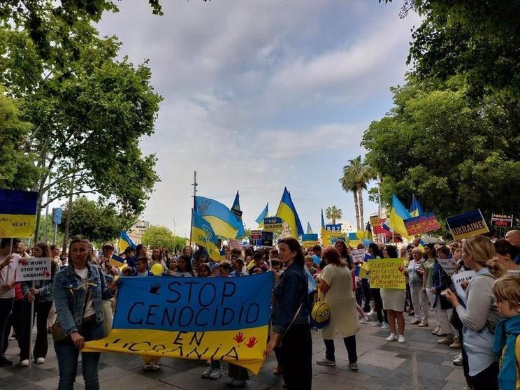 <p> Cientos de personas se manifiestan este sábado en Palma contra la guerra en Ucrania </p>