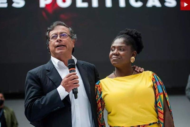 <p> El candidato presidencial colombiano de izquierda Gustavo Petro y su compañera de fórmula, Francia Márquez - CHEPA BELTRAN - ZUMA PRESS - CONTACTOPHOTO </p>