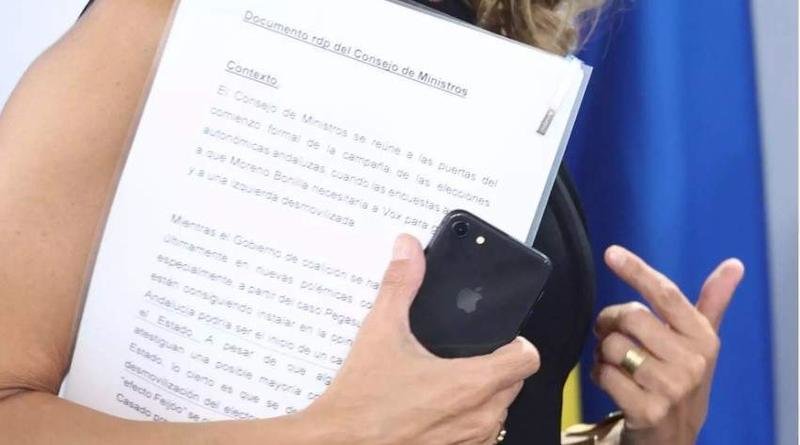 <p> Captura del documento que sostenía Yolanda Díaz en la rueda de prensa en Moncloa - EDUARDO PARRA - EUROPA PRESS </p>