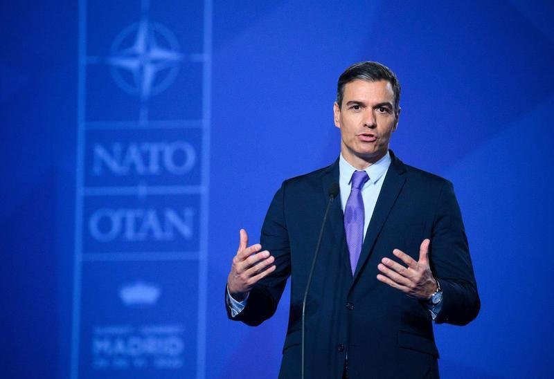 <p> El presidente del Gobierno, Pedro Sánchez, habla ante los medios antes de la Cumbre de la OTAN, que tiene lugar en Madrid. - Bernd von Jutrczenka </p>