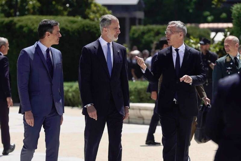 <p> Biden junto a el Rey Felipe VI y el presidente del gobierno, Pedro Sánchez </p>