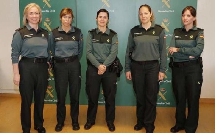 <p> Mujeres de la Guardia Civil </p>