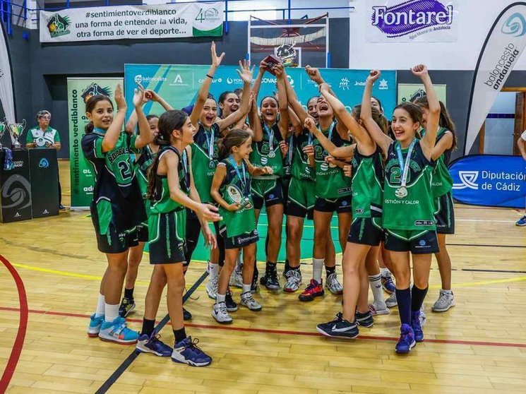 <p> Baloncesto La Salle como campeonas del CADEBA Minibasket Femenino </p>