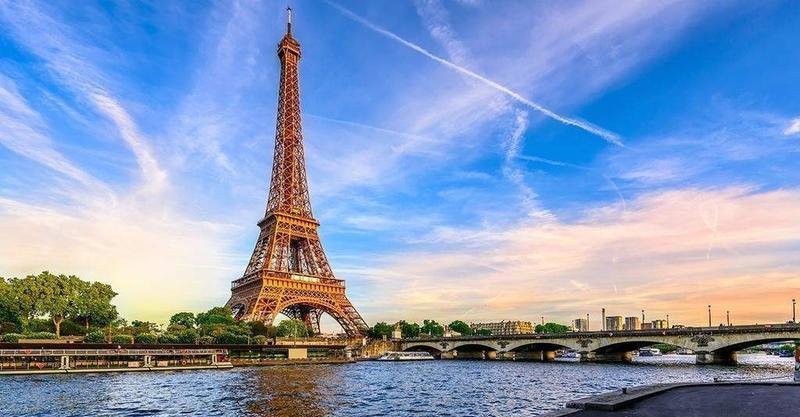 <p> Torre Eiffel en Francia </p>