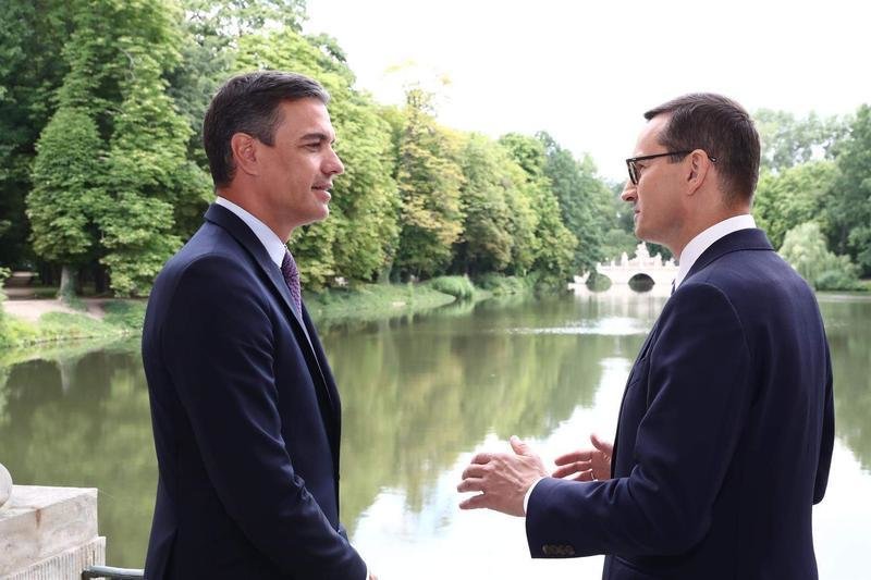 <p> El presidente del Gobierno, Pedro Sánchez, se reúne con el primer ministro de Polonia, Mateusz Morawiecki </p>