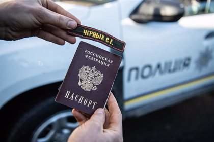 <p> Pasaporte ruso. Europa Press </p>