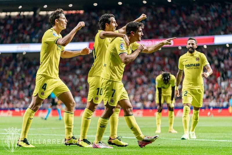 <p> Gerard Moreno, junto al resto de compañeros, celebrando el segundo gol del partido. Twitter Villarreal CF </p>